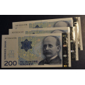 200 kr. 2006 * Kv.0- * Nr. rekkeflge - Bilder er sedlene. Usirkulerte pene sedler. Litt blgete papir. Pris Kjp N er en (1) sedell. Ved kjp av flere er de i nr. rekkeflge. IKKE SALR. / Tore Rimstad: kr.  250,-