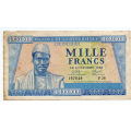 -30- Guinea, 1000 Francs 1958(2), kv. 1/1+, flekker. - Pic9 / Numisma Mynthandel A/S: kr.  210,-