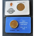 20 kr. 2000. Millenium. Kv.. 0*katv. kr.120 * - Bilder er likt med auksjon. Utgitt av Norges Mynthandlerforening. Oslo International Coin Show. Preget ved Den Kongelige Mynt, Kongsberg.Nummerrerte sett. Nr. p settene vil variere. Kjp N pris er et (1) sett.IKKE SALR. / Tore Rimstad: kr.  50,-