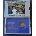 PROOFSETT 1990 * kATV. KR. 625 ** - Norges frste proof mynt.1 kr. 1990. Bilder er likt med auksjon. Feilfrie sett. Pris KJP N ER ETT (1) sett. Du velger antall.  
IKKE SALR. / Tore Rimstad: kr.  150,-